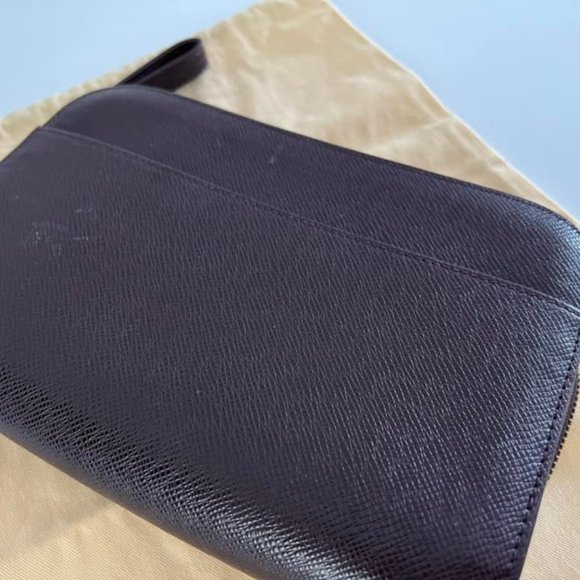 Louis Vuitton Epi leather pouch for men - Picture 8 of 13